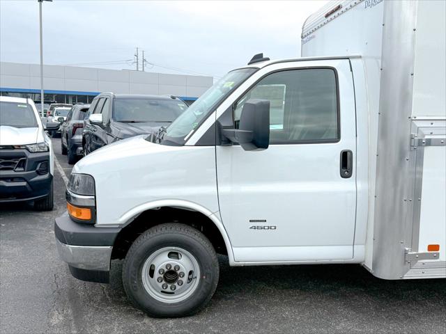 2025 Chevrolet Express Cutaway 4500 Van