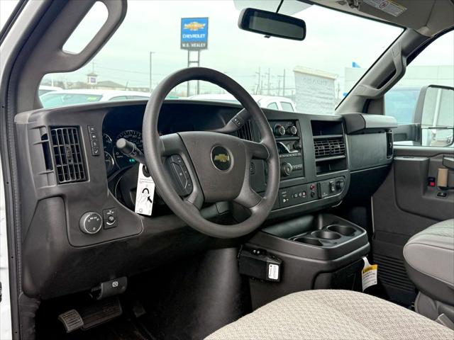 2025 Chevrolet Express Cutaway 4500 Van