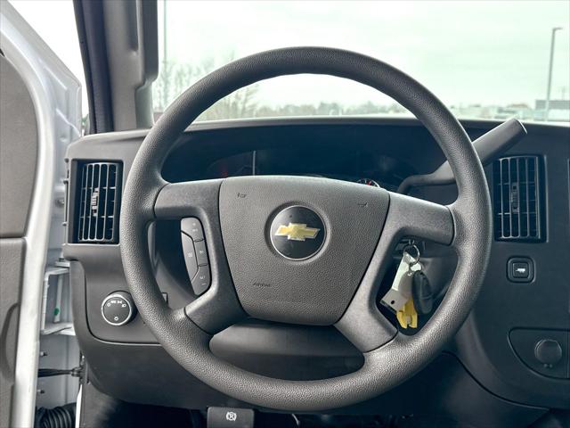 2025 Chevrolet Express Cutaway 4500 Van