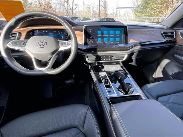 2026 Volkswagen Atlas SE with Technology