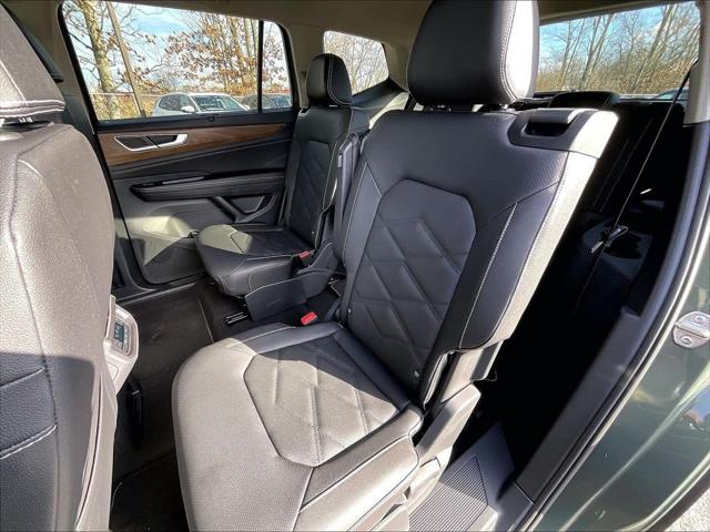 2026 Volkswagen Atlas SE with Technology