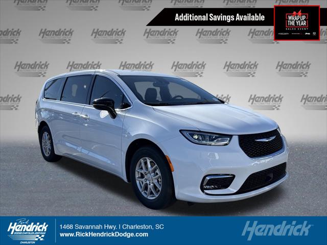 2026 Chrysler Pacifica Select's photo