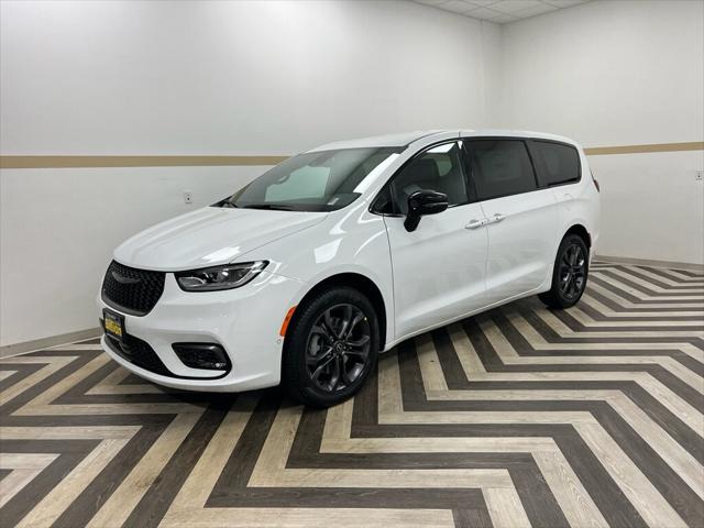 2026 Chrysler Pacifica PACIFICA SELECT AWD