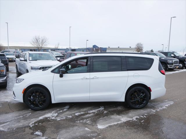 2026 Chrysler Pacifica PACIFICA SELECT AWD