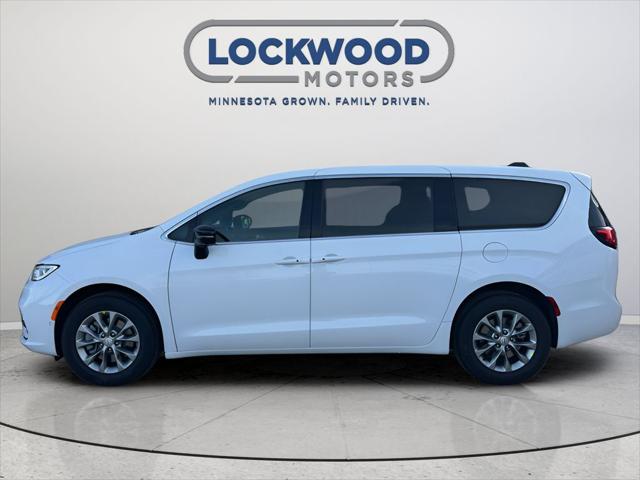2026 Chrysler Pacifica Select AWD