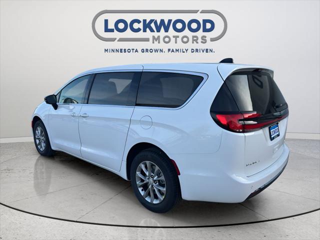 2026 Chrysler Pacifica Select AWD