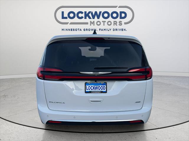 2026 Chrysler Pacifica Select AWD