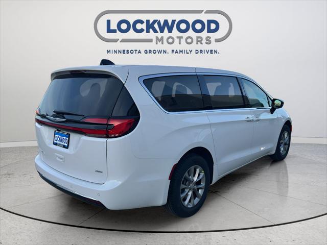 2026 Chrysler Pacifica Select AWD