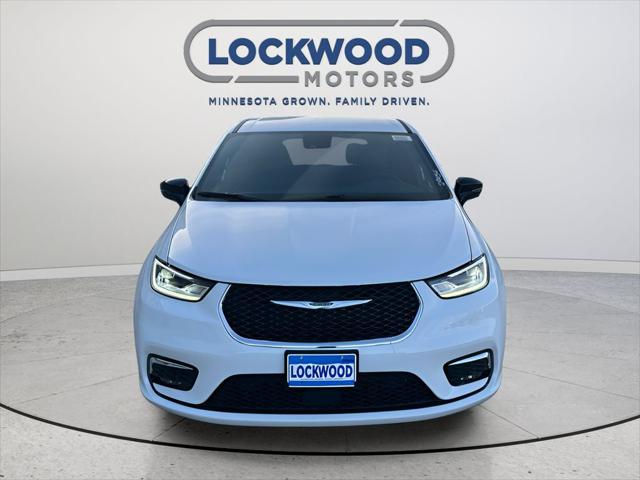 2026 Chrysler Pacifica Select AWD