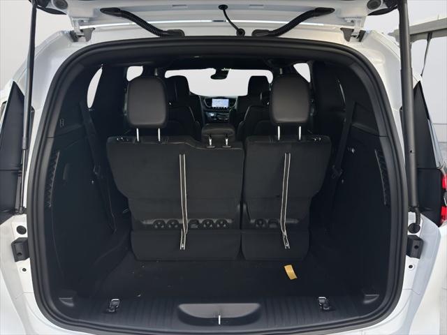 2026 Chrysler Pacifica Select AWD