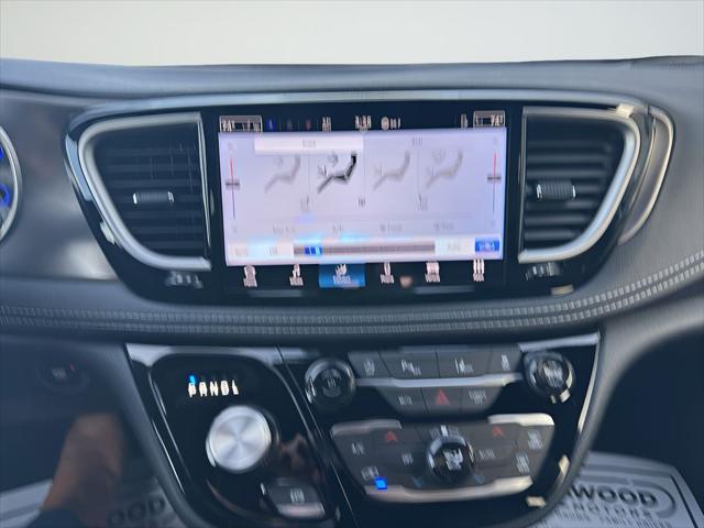 2026 Chrysler Pacifica Select AWD