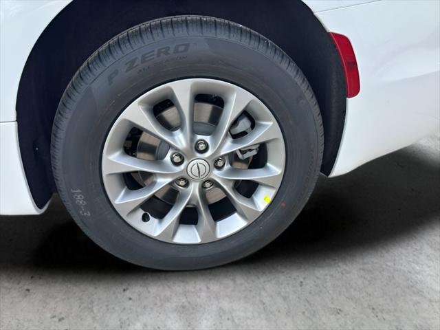 2026 Chrysler Pacifica Select AWD