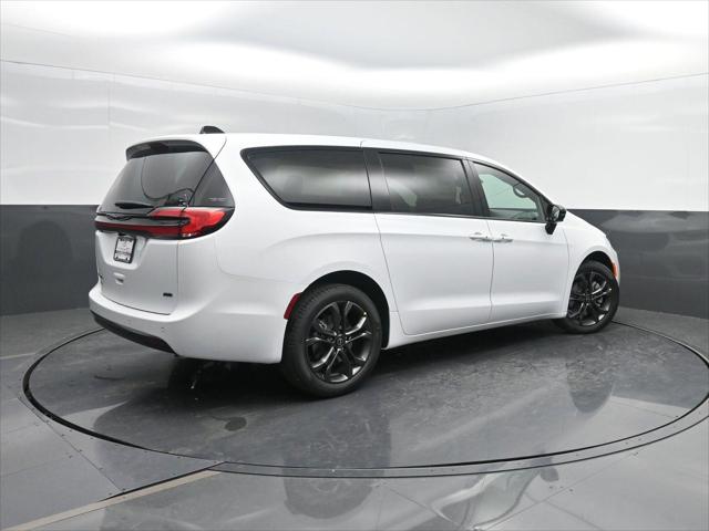 2026 Chrysler Pacifica PACIFICA SELECT AWD