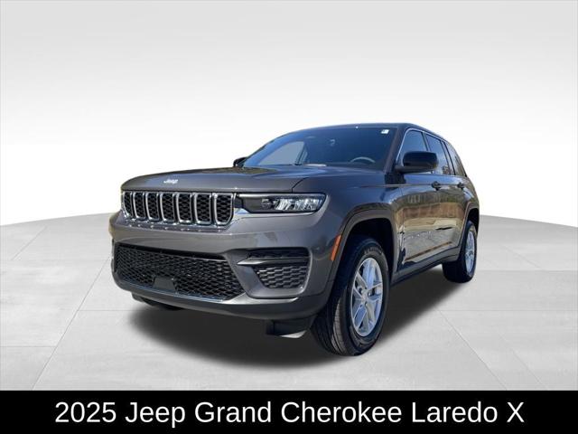 2025 Jeep Grand Cherokee GRAND CHEROKEE LAREDO X 4X2