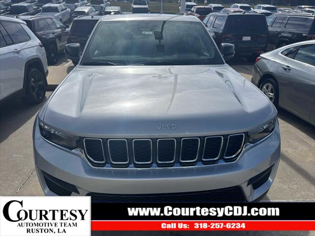 2025 Jeep Grand Cherokee GRAND CHEROKEE LAREDO X 4X4