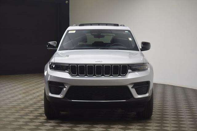 2025 Jeep Grand Cherokee GRAND CHEROKEE LAREDO X 4X4