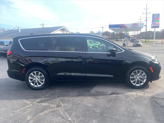 2026 Chrysler Pacifica Select AWD