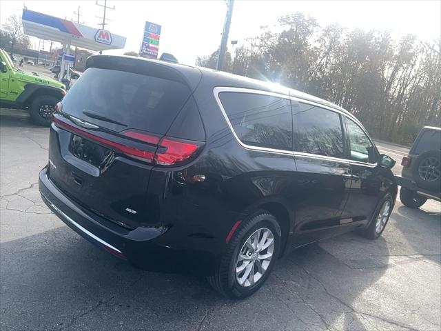 2026 Chrysler Pacifica Select AWD
