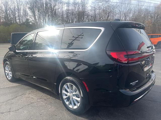 2026 Chrysler Pacifica Select AWD