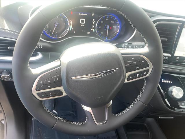 2026 Chrysler Pacifica Select AWD