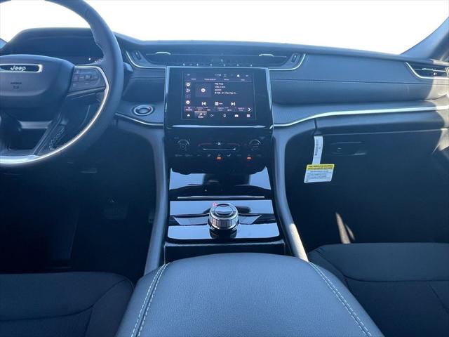 2025 Jeep Grand Cherokee GRAND CHEROKEE LAREDO 4X2