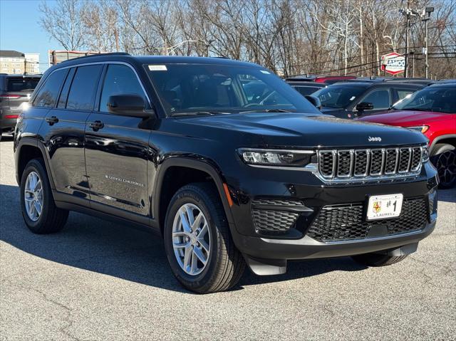 2025 Jeep Grand Cherokee GRAND CHEROKEE LAREDO X 4X4