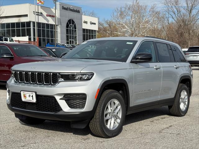 2025 Jeep Grand Cherokee GRAND CHEROKEE LAREDO X 4X4