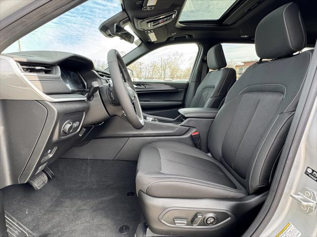 2025 Jeep Grand Cherokee Laredo X 4x4