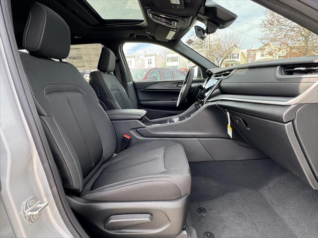 2025 Jeep Grand Cherokee Laredo X 4x4