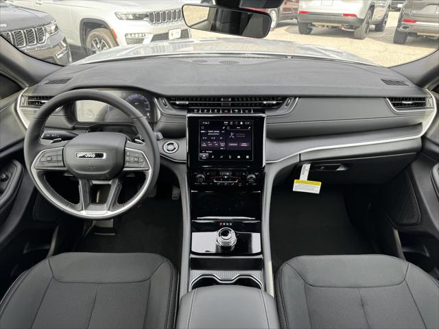 2025 Jeep Grand Cherokee Laredo X 4x4