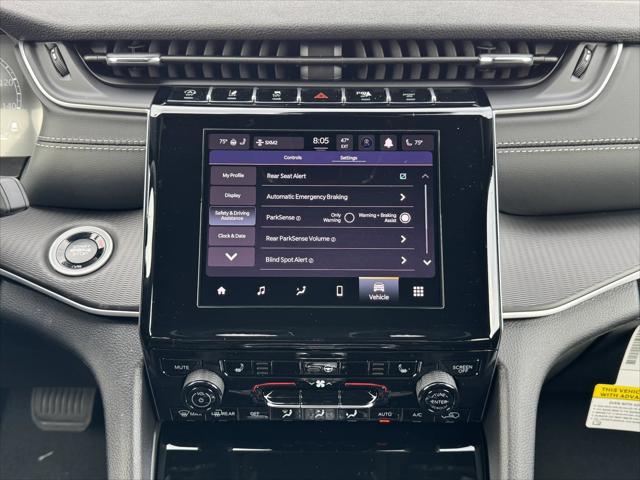 2025 Jeep Grand Cherokee Laredo X 4x4