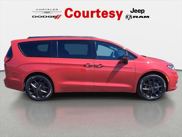 2026 Chrysler Pacifica Select AWD