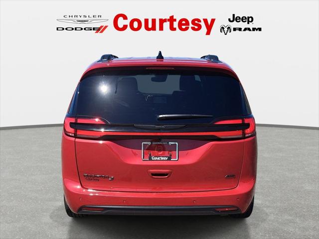 2026 Chrysler Pacifica Select AWD