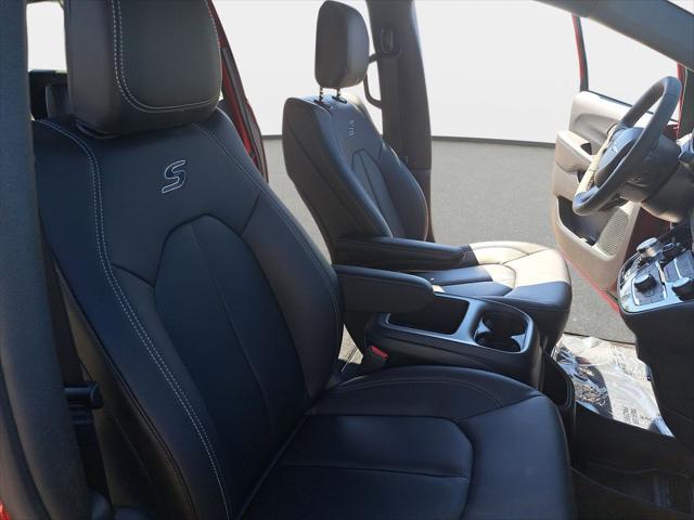 2026 Chrysler Pacifica Select AWD
