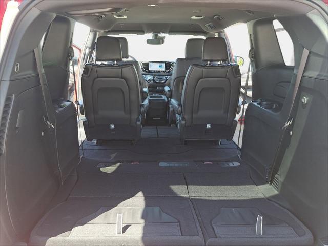 2026 Chrysler Pacifica Select AWD