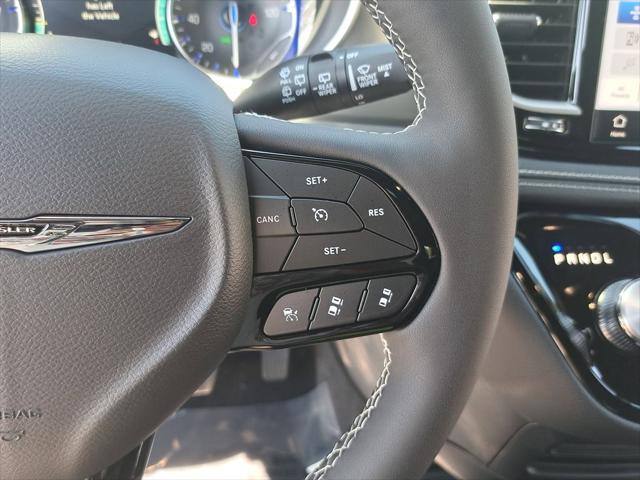 2026 Chrysler Pacifica Select AWD
