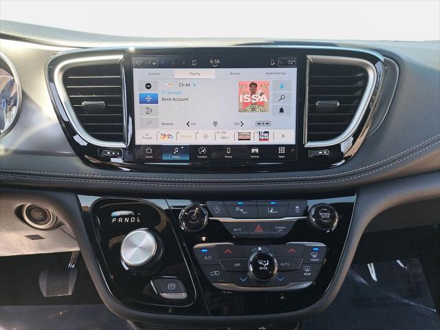 2026 Chrysler Pacifica Select AWD