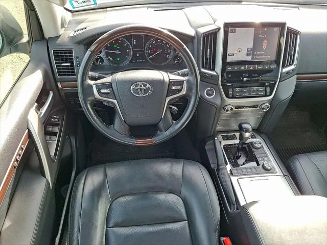 2017 Toyota Land Cruiser V8