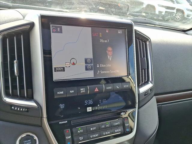 2017 Toyota Land Cruiser V8