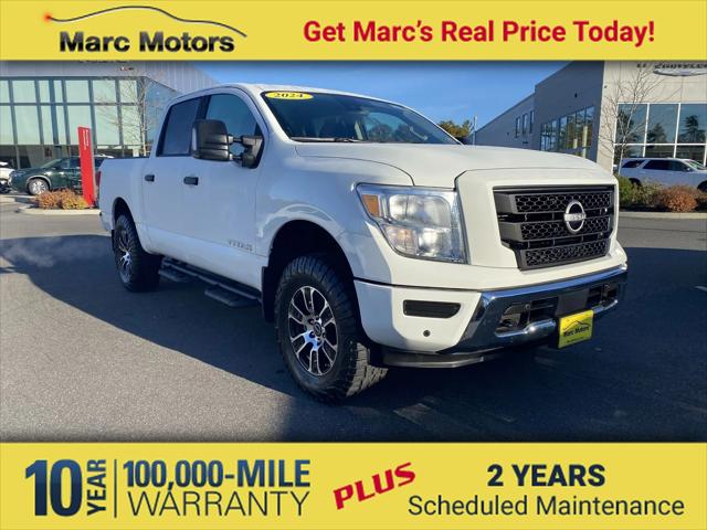 2024 Nissan TITAN Crew Cab SV 4x4