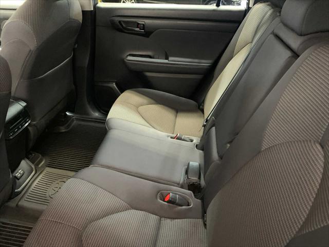 2022 Toyota Highlander LE