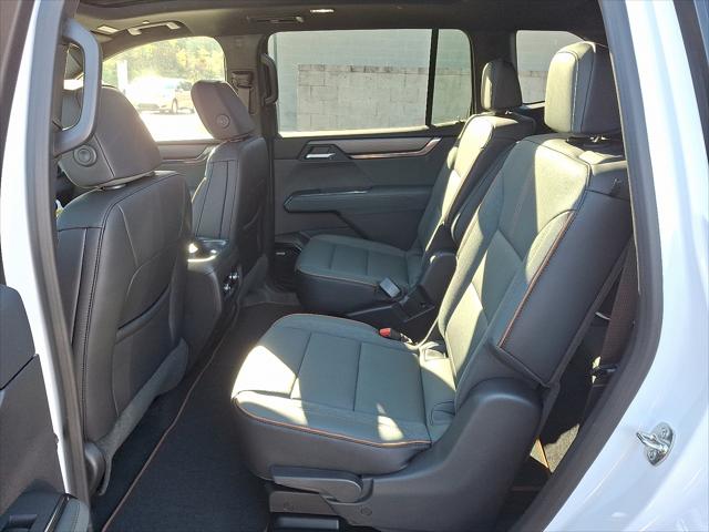 2026 GMC Acadia AWD AT4