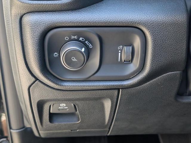 2026 Ram 1500 Tradesman Crew Cab 4x4 57 Box