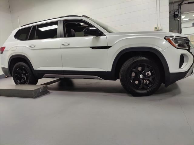 2024 Volkswagen Atlas 2.0T Peak Edition SEL