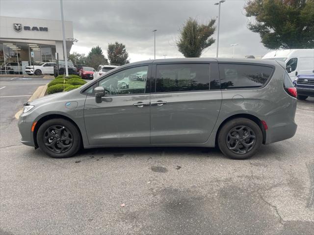 2022 Chrysler Pacifica Hybrid Touring L