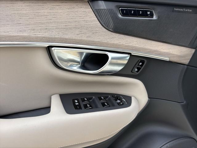 2026 Volvo XC90 Ultra, B6 AWD Gas (mild hybrid), Gasoline, Bright, 7 Seats