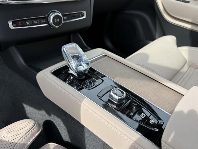 2026 Volvo XC90 Ultra, B6 AWD Gas (mild hybrid), Gasoline, Bright, 7 Seats
