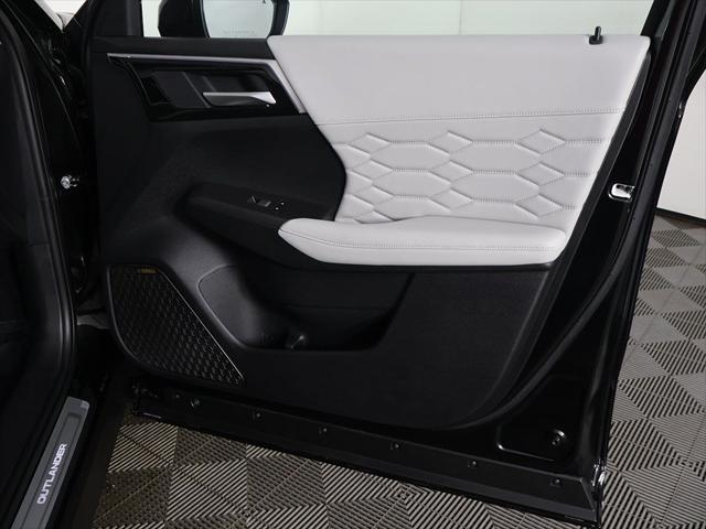2025 Mitsubishi Outlander PLATINUM EDITION 2.5 S-AWC