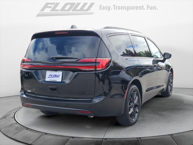 2026 Chrysler Pacifica Select AWD