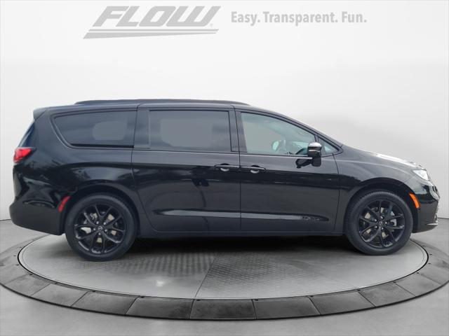 2026 Chrysler Pacifica Select AWD